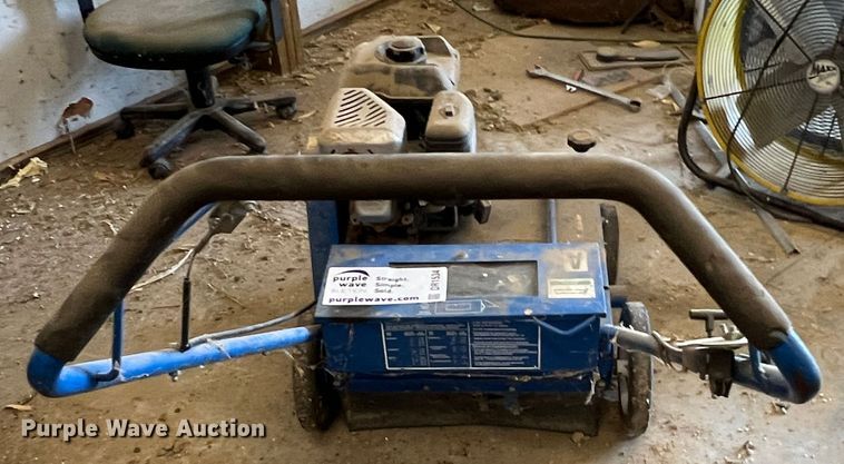 image for item DR1534 Blue Bird P185BDS  seeder