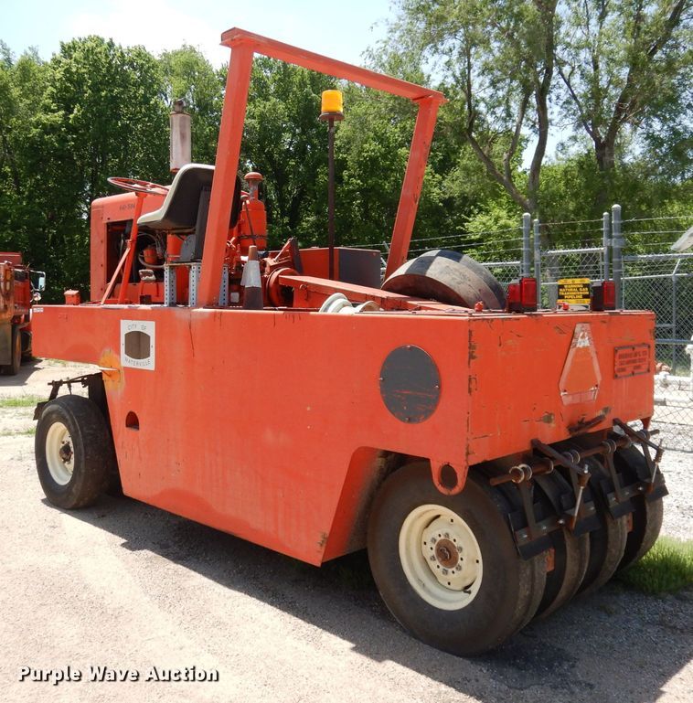 image for item DT9787 1971 Ingram 92800  pneumatic roller