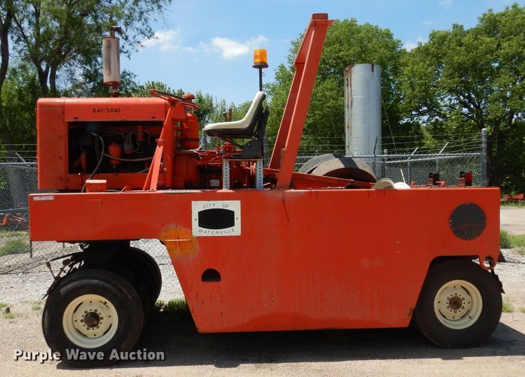 image for item DT9787 1971 Ingram 92800  pneumatic roller