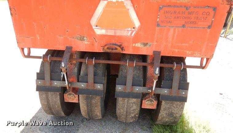 image for item DT9787 1971 Ingram 92800  pneumatic roller