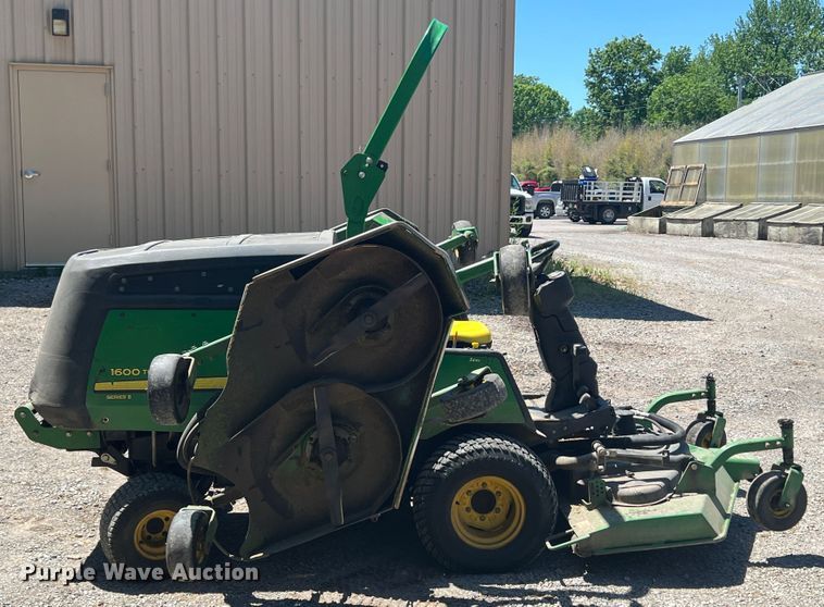 image for item HL9030 John Deere 1600 Turbo Series II  lawn mower