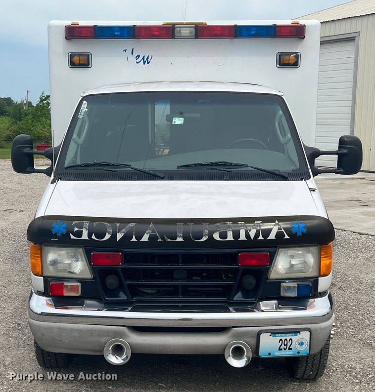 image for item HL9033 2003 Ford E350 Super Duty  ambulance
