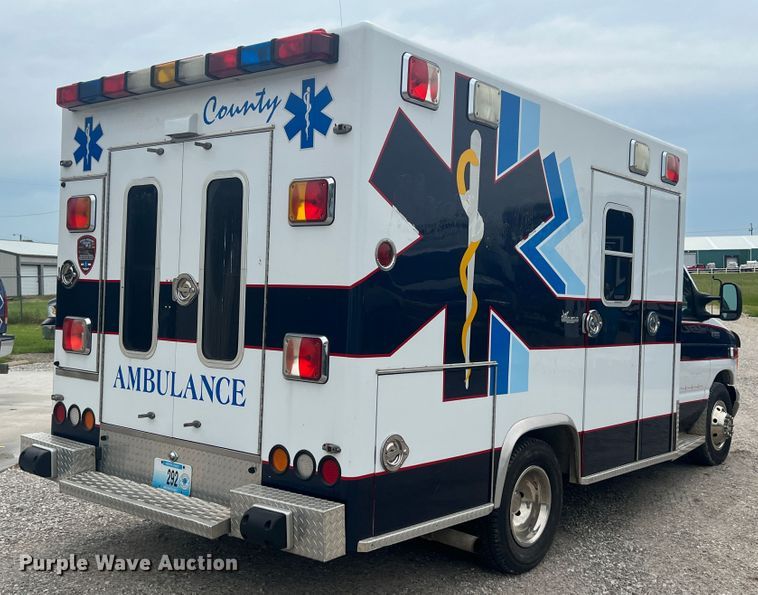image for item HL9033 2003 Ford E350 Super Duty  ambulance