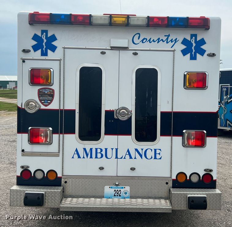 image for item HL9033 2003 Ford E350 Super Duty  ambulance