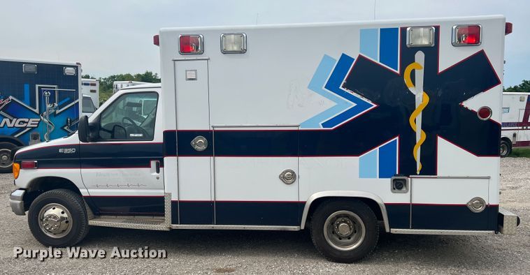 image for item HL9033 2003 Ford E350 Super Duty  ambulance