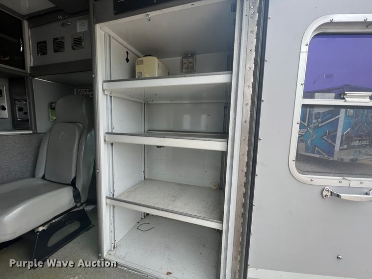 image for item HL9033 2003 Ford E350 Super Duty  ambulance