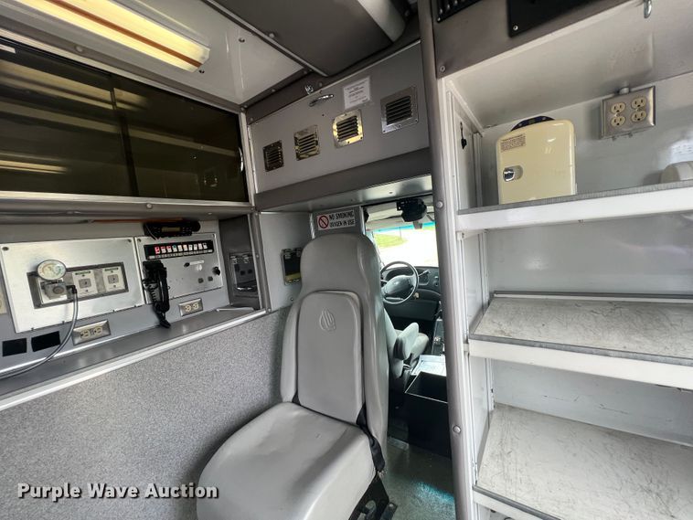image for item HL9033 2003 Ford E350 Super Duty  ambulance