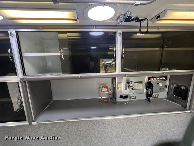 image for item HL9033 2003 Ford E350 Super Duty  ambulance