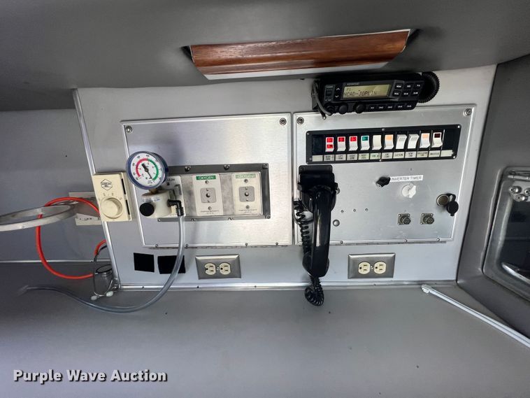 image for item HL9033 2003 Ford E350 Super Duty  ambulance