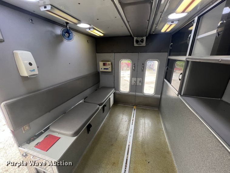 image for item HL9033 2003 Ford E350 Super Duty  ambulance