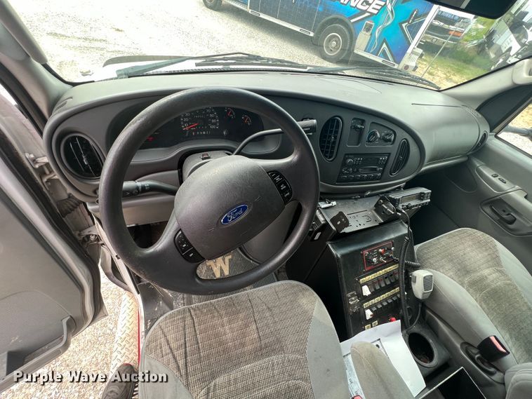 image for item HL9033 2003 Ford E350 Super Duty  ambulance