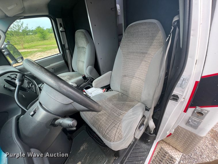 image for item HL9033 2003 Ford E350 Super Duty  ambulance