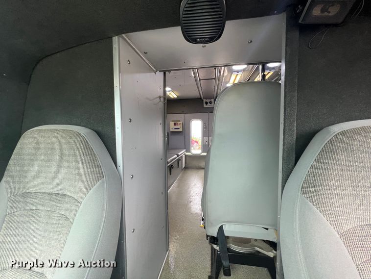 image for item HL9033 2003 Ford E350 Super Duty  ambulance