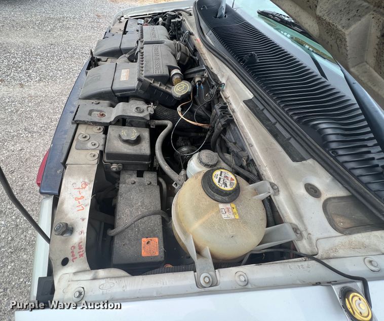 image for item HL9033 2003 Ford E350 Super Duty  ambulance