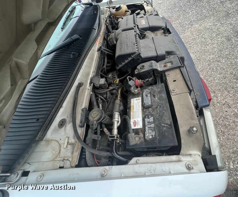 image for item HL9033 2003 Ford E350 Super Duty  ambulance