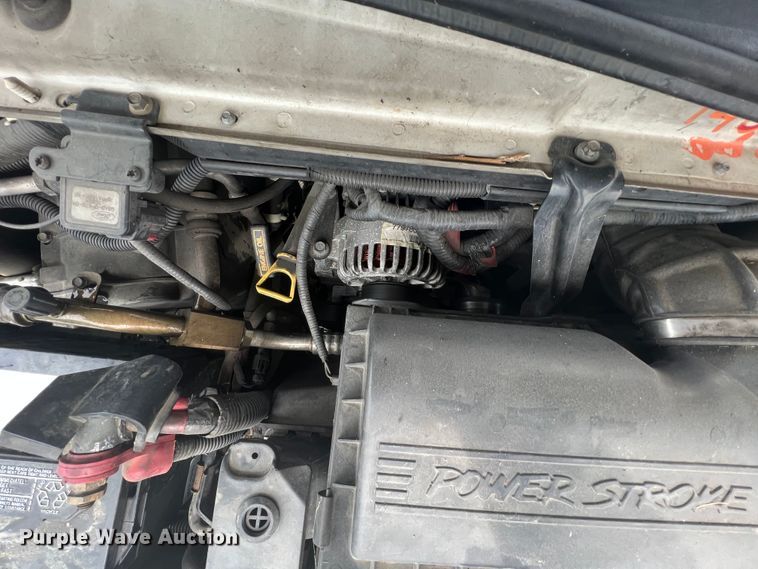 image for item HL9033 2003 Ford E350 Super Duty  ambulance