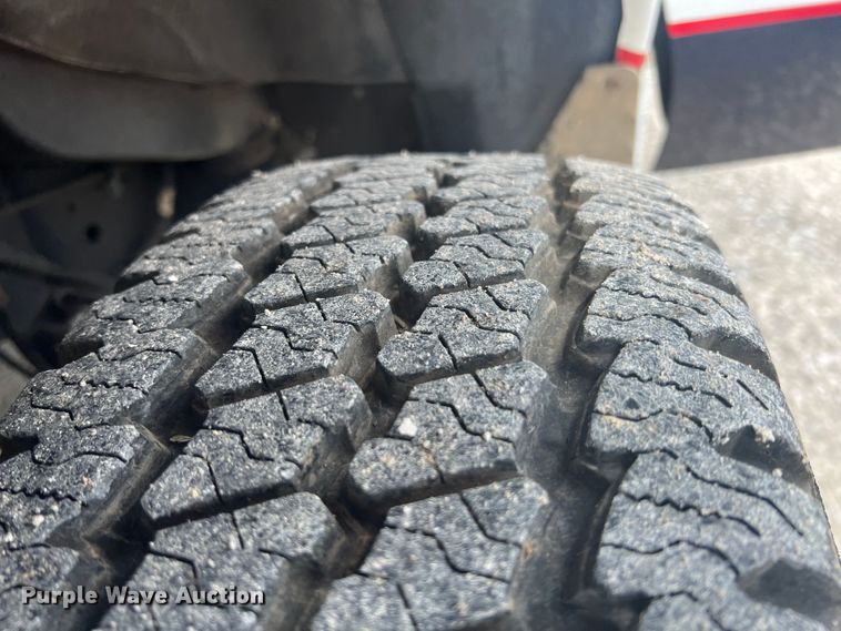 image for item HL9033 2003 Ford E350 Super Duty  ambulance