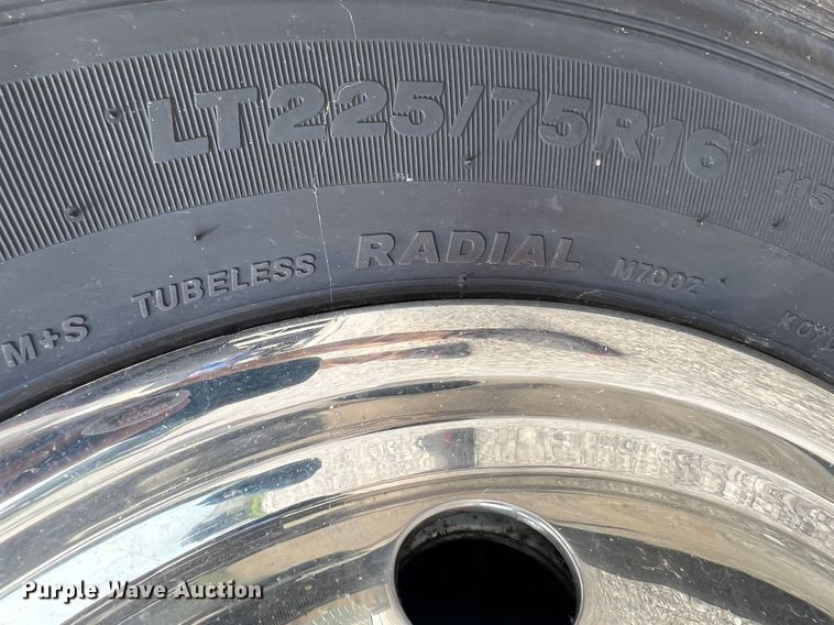 image for item HL9033 2003 Ford E350 Super Duty  ambulance