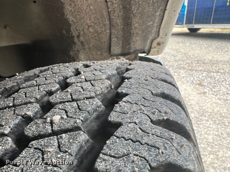 image for item HL9033 2003 Ford E350 Super Duty  ambulance