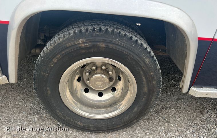 image for item HL9033 2003 Ford E350 Super Duty  ambulance