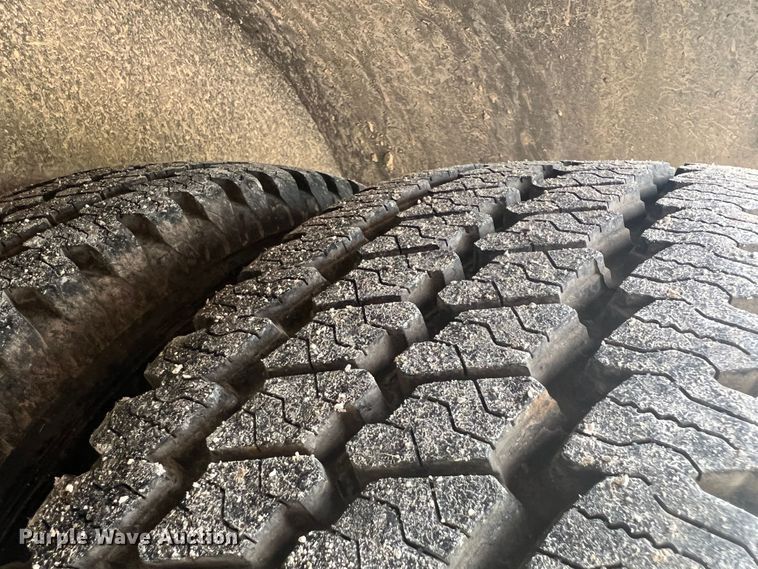 image for item HL9033 2003 Ford E350 Super Duty  ambulance