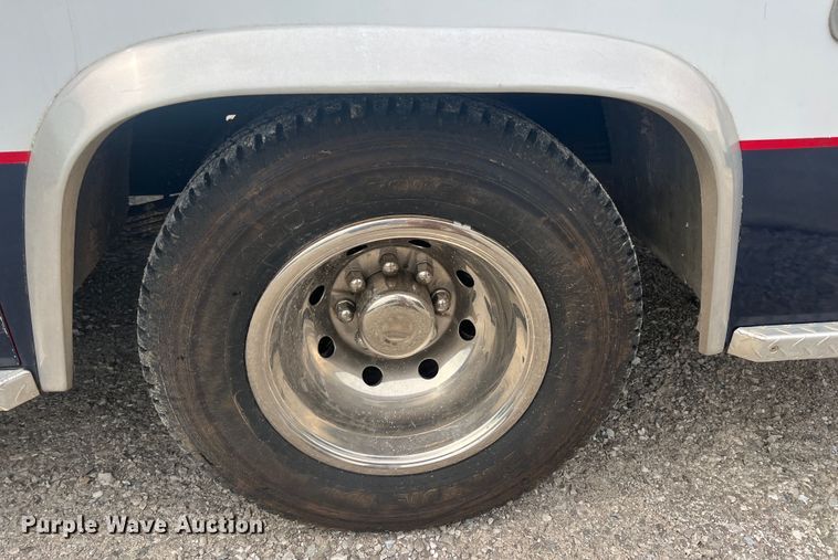 image for item HL9033 2003 Ford E350 Super Duty  ambulance