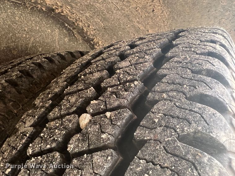 image for item HL9033 2003 Ford E350 Super Duty  ambulance