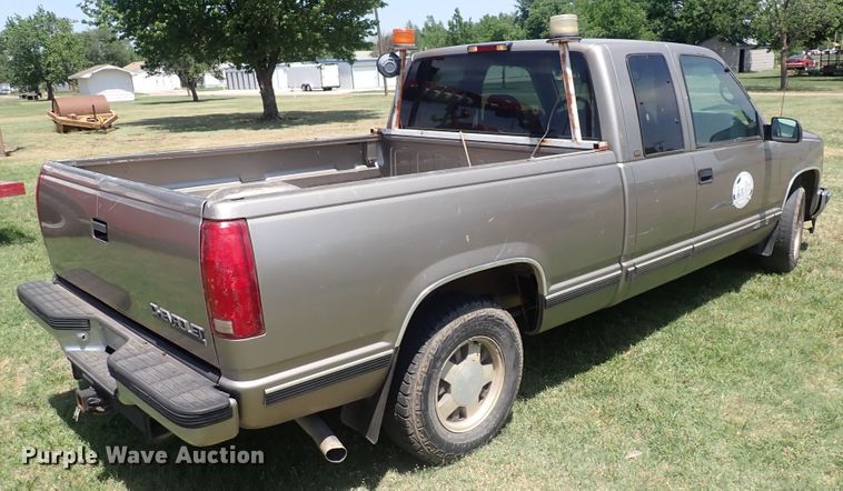 image for item HR9929 1998 Chevrolet 1500  Ext. Cab pickup truck