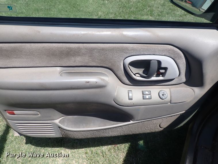 image for item HR9929 1998 Chevrolet 1500  Ext. Cab pickup truck