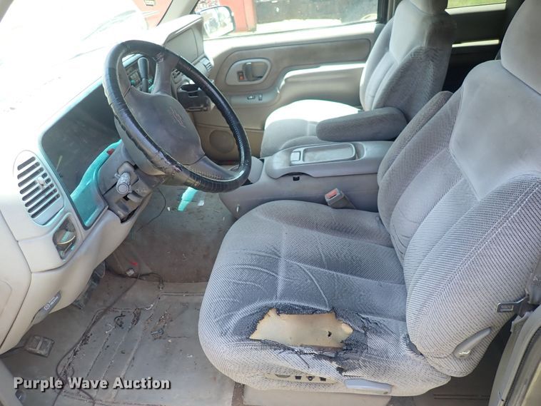 image for item HR9929 1998 Chevrolet 1500  Ext. Cab pickup truck