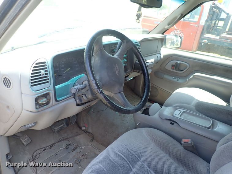 image for item HR9929 1998 Chevrolet 1500  Ext. Cab pickup truck