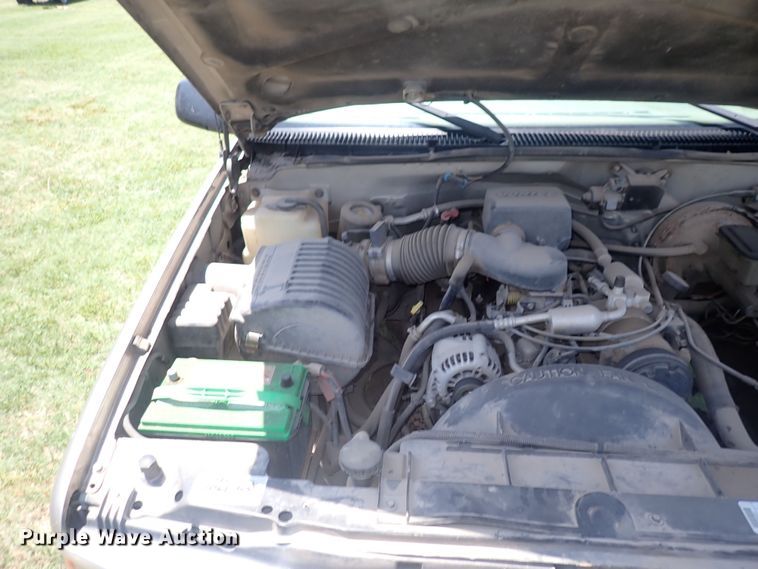 image for item HR9929 1998 Chevrolet 1500  Ext. Cab pickup truck