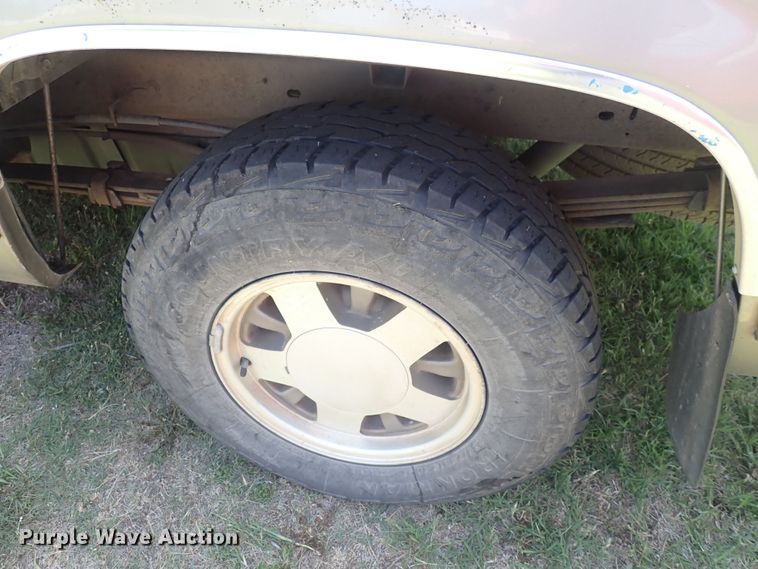 image for item HR9929 1998 Chevrolet 1500  Ext. Cab pickup truck