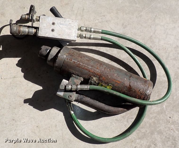 image for item HR9976 Phoenix  hydraulic rescue tool set