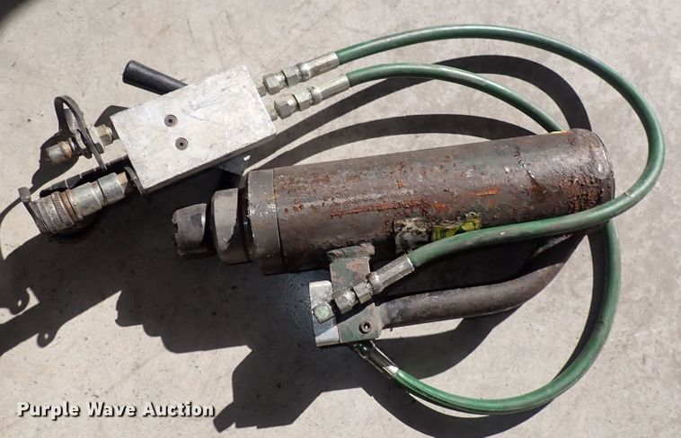 image for item HR9976 Phoenix  hydraulic rescue tool set