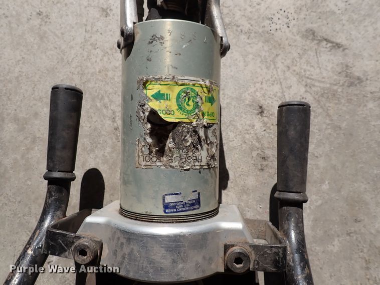 image for item HR9976 Phoenix  hydraulic rescue tool set