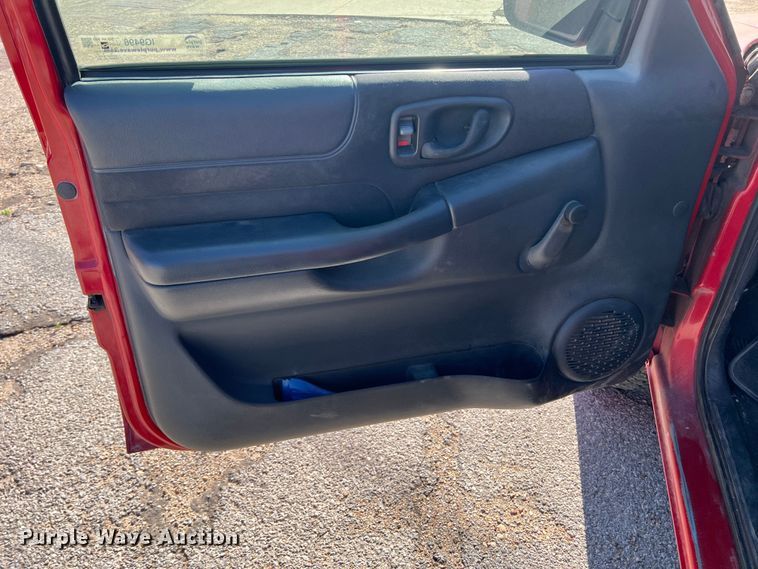 image for item IG9496 2003 Chevrolet Blazer  SUV