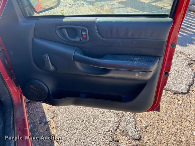 image for item IG9496 2003 Chevrolet Blazer  SUV