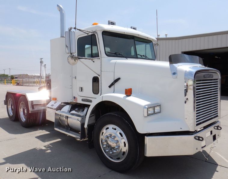 image for item JH9869 1996 Freightliner FLD112  semi truck