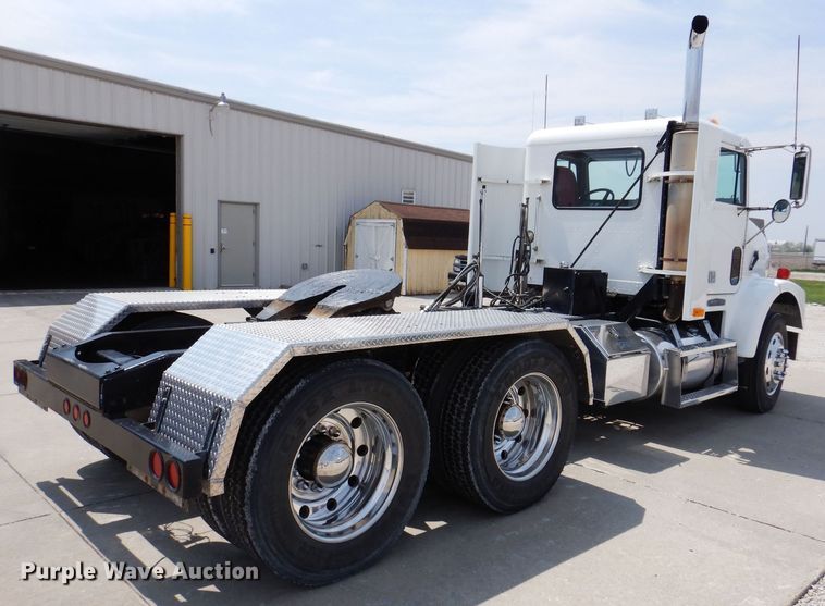 image for item JH9869 1996 Freightliner FLD112  semi truck