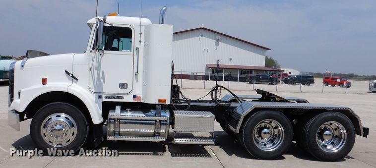 image for item JH9869 1996 Freightliner FLD112  semi truck