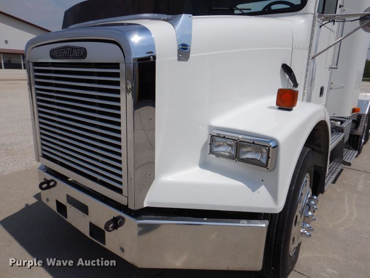 image for item JH9869 1996 Freightliner FLD112  semi truck