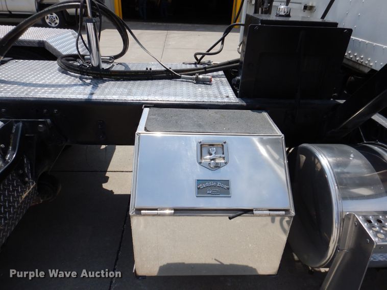 image for item JH9869 1996 Freightliner FLD112  semi truck