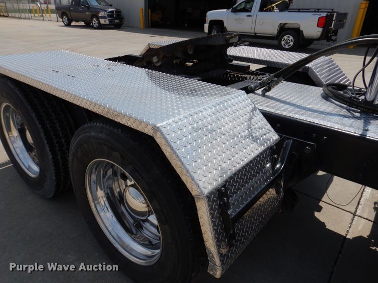 image for item JH9869 1996 Freightliner FLD112  semi truck