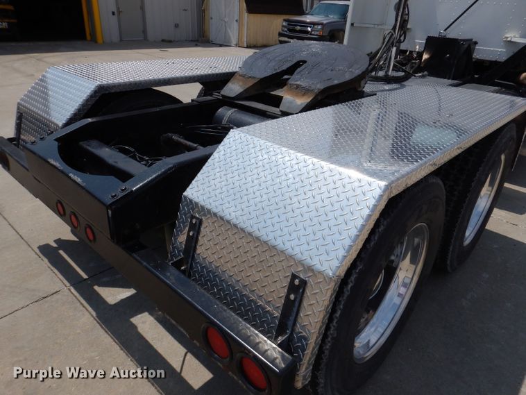 image for item JH9869 1996 Freightliner FLD112  semi truck