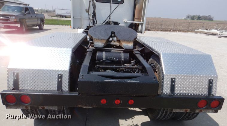 image for item JH9869 1996 Freightliner FLD112  semi truck