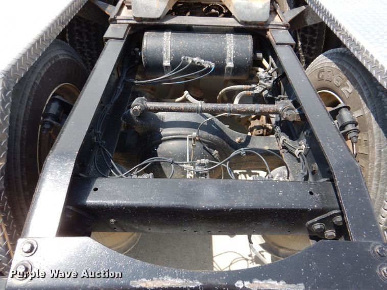 image for item JH9869 1996 Freightliner FLD112  semi truck