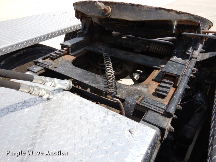 image for item JH9869 1996 Freightliner FLD112  semi truck