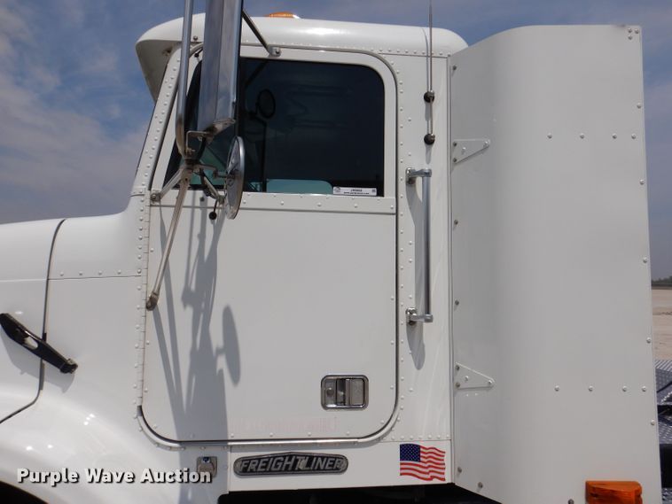 image for item JH9869 1996 Freightliner FLD112  semi truck