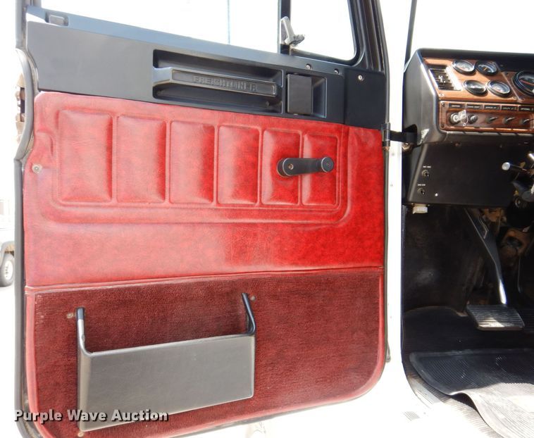 image for item JH9869 1996 Freightliner FLD112  semi truck